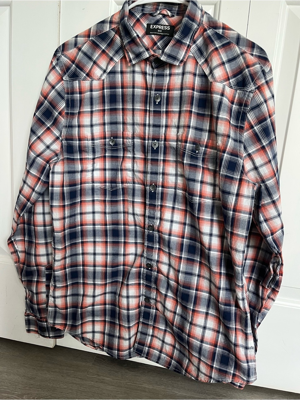 Express Men’s Plaid Button-Up Shirt in Navy, Red/ peach & white